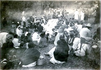 Reunión comunitaria fotografiada durante la visita de Gonzalo Castañeda a Zacualpan en 1928
